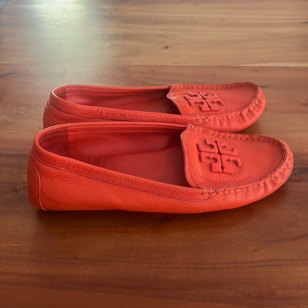 Tory Burch Lowell 2 Driver Spicy Orange Loafers with pebbled leather size 7M